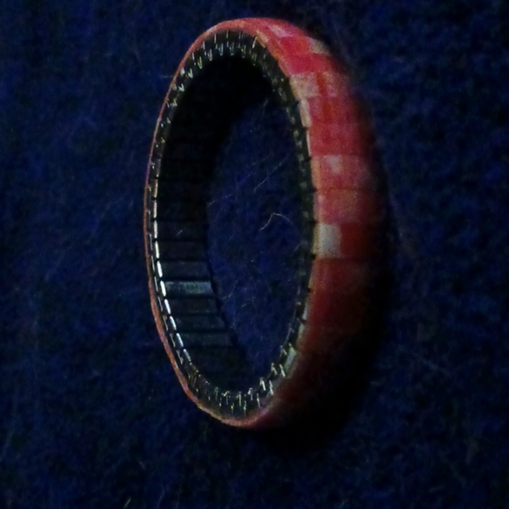 Coral pink stretch bracelet